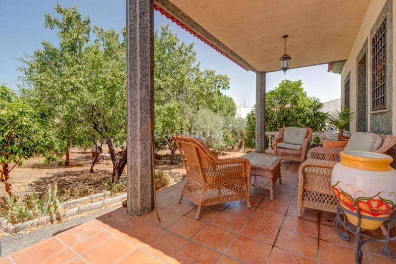 Adosado en venta en  La Carlota