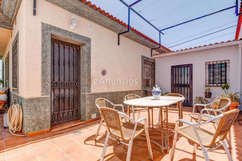 Adosado en venta en  La Carlota