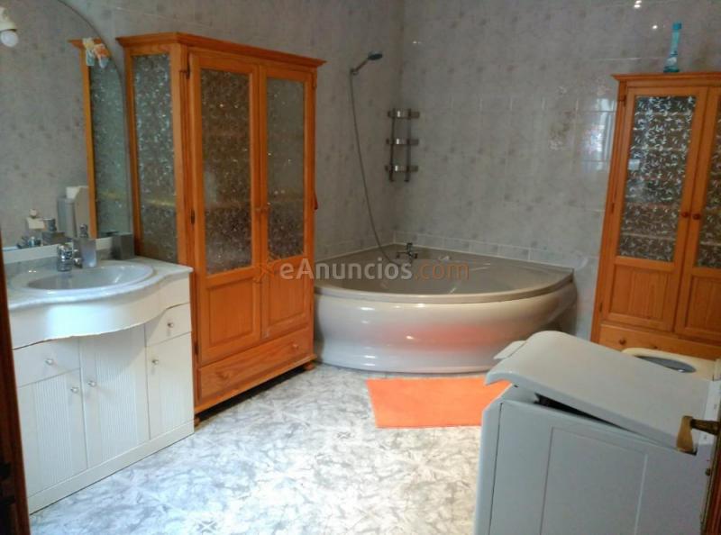 Vendo casa en arrecife de dos pisos.