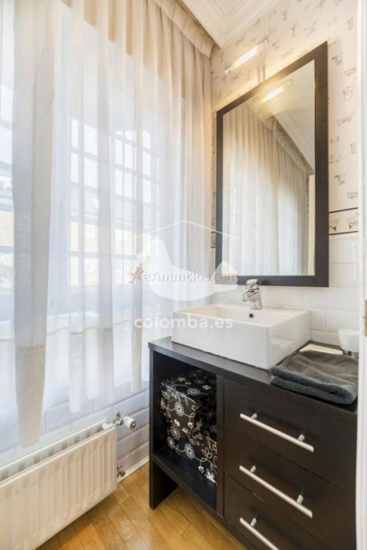 Casa en venta en Calle Tobago, San Blas, Madrid