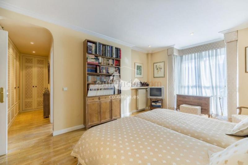 Casa en venta en Calle Tobago, San Blas, Madrid