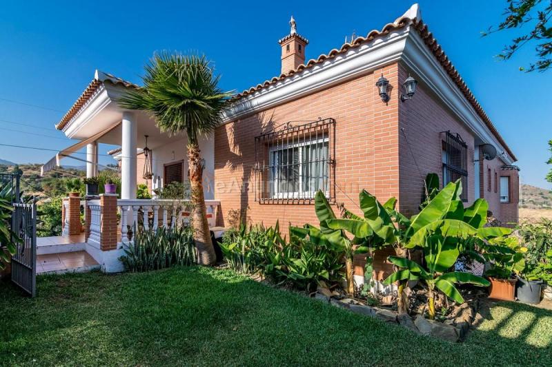 Adosado en venta en  Cotomar - Urbanizaciones, Rincón de la Victoria