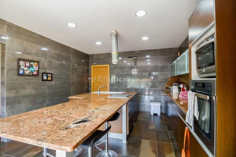 Adosado en venta en  Vallgorguina