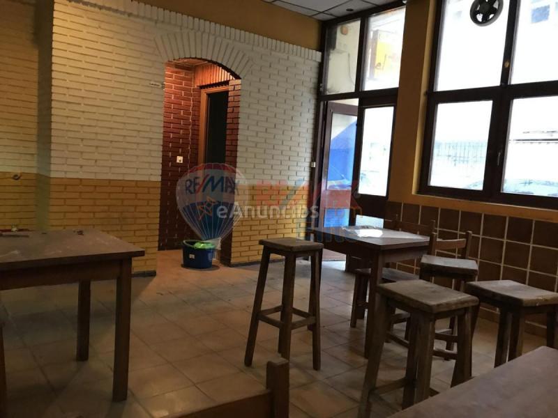 Local Comercial en alquiler en  Rey Favila, Cangas de Onís