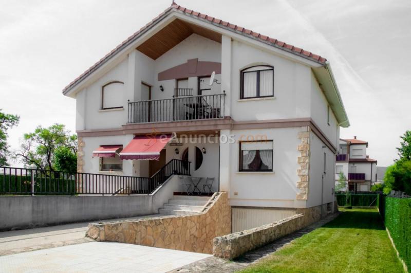 Adosado en venta en  Anguciana