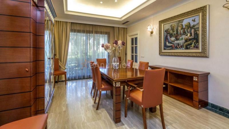 Adosado en venta en  Las Chapas-El Rosario, Marbella