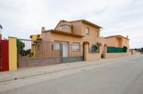 Adosado en venta en  Mont-Ras