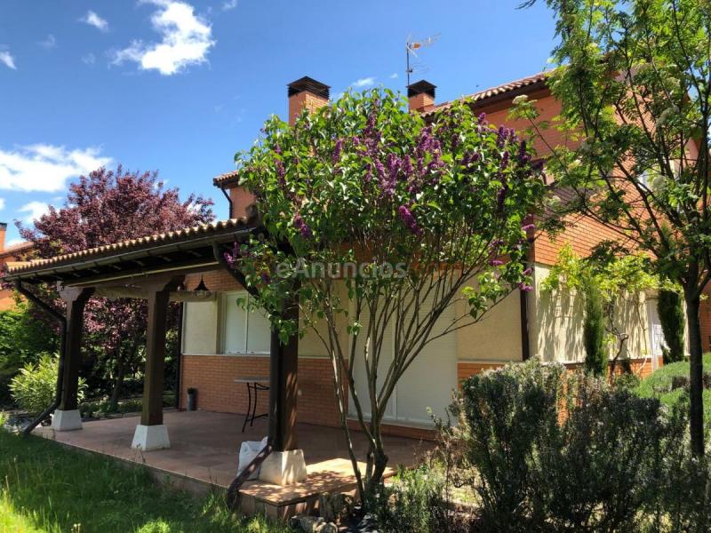 Adosado en venta en  Conde de Fuentes, Fuentes de Valdepero