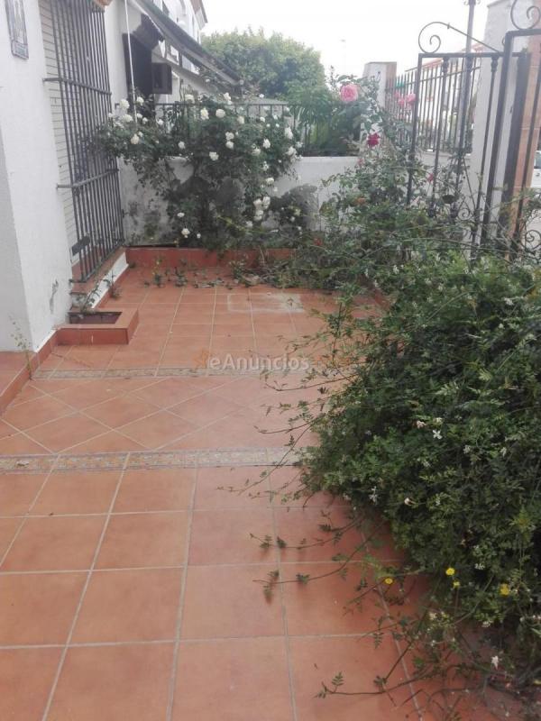 Casa en venta en Calle Francisco Cabrera Pavón, Gines