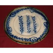 Antiguo plato catalán de cerámica vidriada