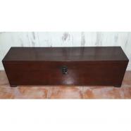 Antigua caja de madera de pino