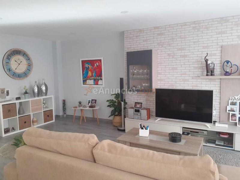 Adosado de 3 plantas con cochera - Miramar