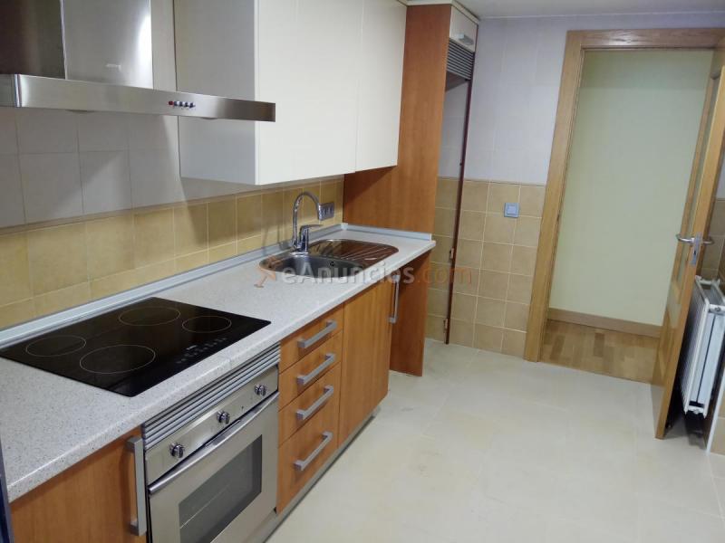 Vendo piso y con amplias vistas, junto a colegios