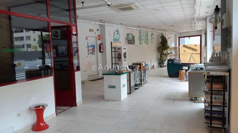 Salamanca ( Vialia ); local 166 m2. 1450€