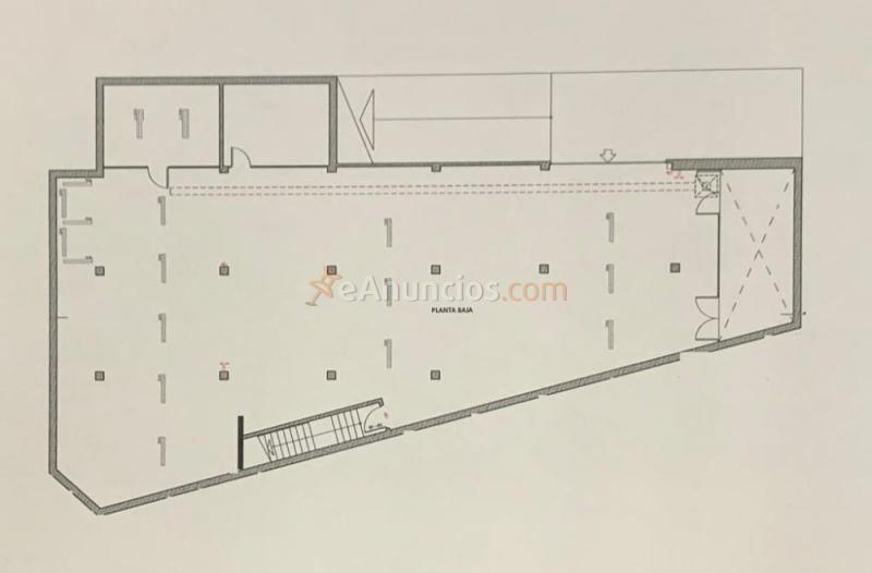 卖 店面  地点在sant feliu  llorebrergat 面积有670平方米   里面全是空的