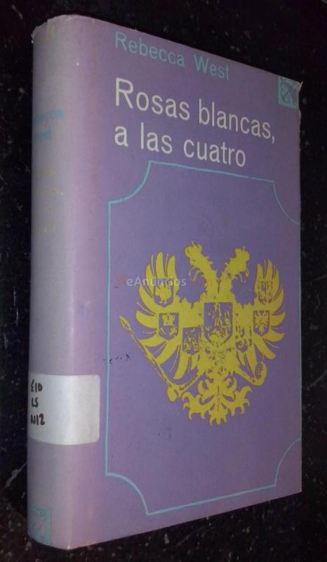 Rosas blancas, a las cuatro