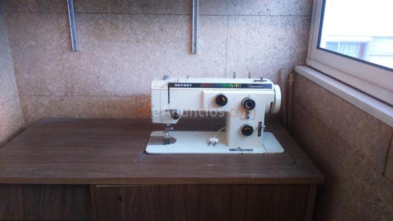 Vendo maquina de coser refrey