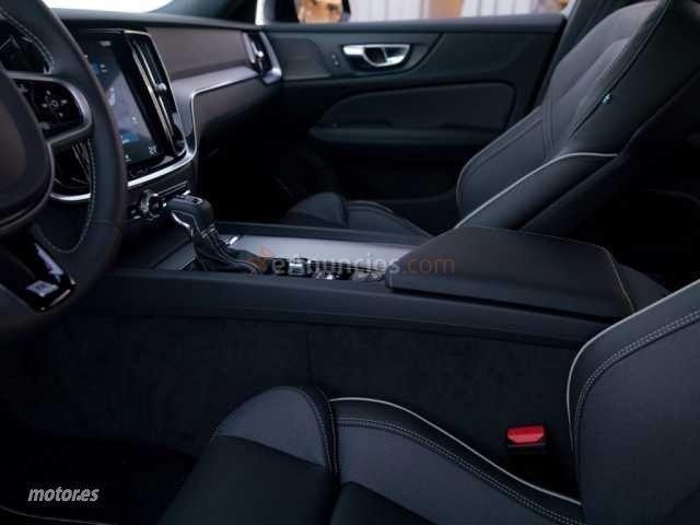 Volvo S 60 S60 T5 R-Design Automatico de 2019 con 10 Km por 45.500 EUR. en Zaragoza