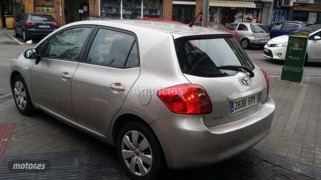 Toyota Auris 1.4D-4D de 2007 con 203.000 Km por 3.999 EUR. en Madrid