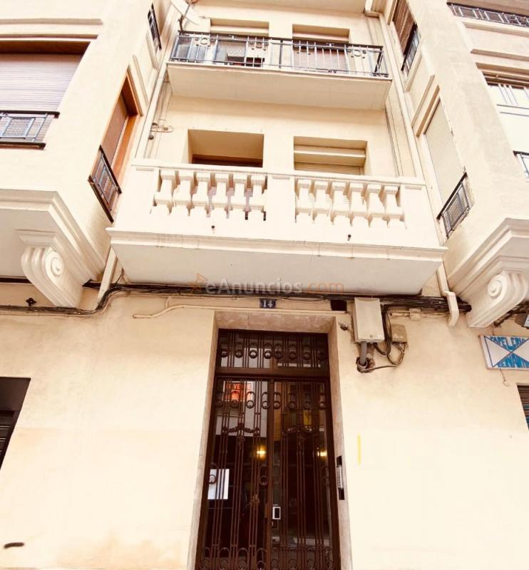 Local en venta, fue antigua vivienda de porteria.