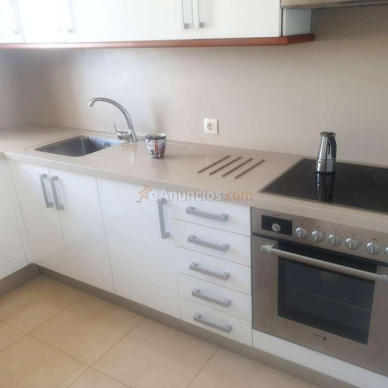 Vivienda muy moderna y adecuatamente distribuida.