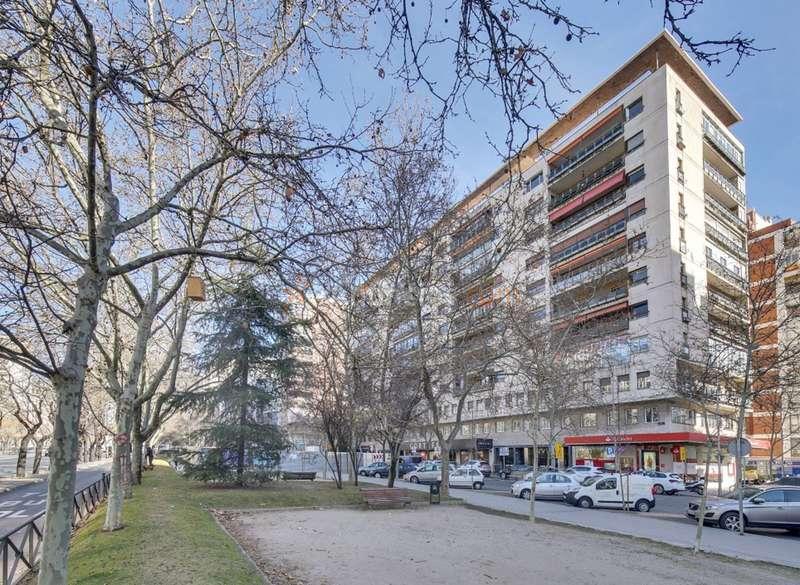 Oficina completamente exterior junto a Cuzco.