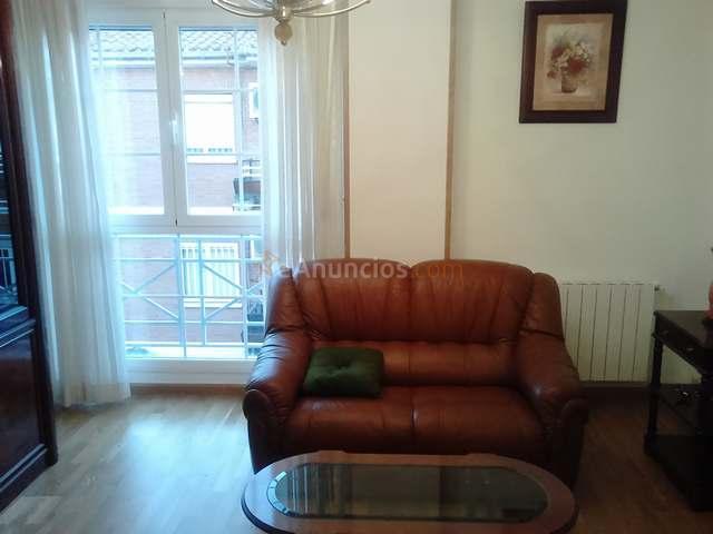 Se alquila piso de 2 dormitorios con ascensor