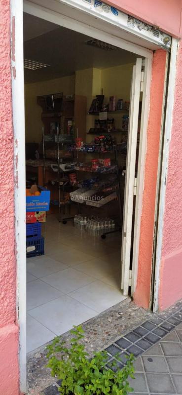 Alquiler local comercial con negocio en activo