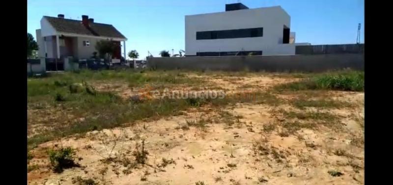 Dos solares contiguos en venta en calle Canela