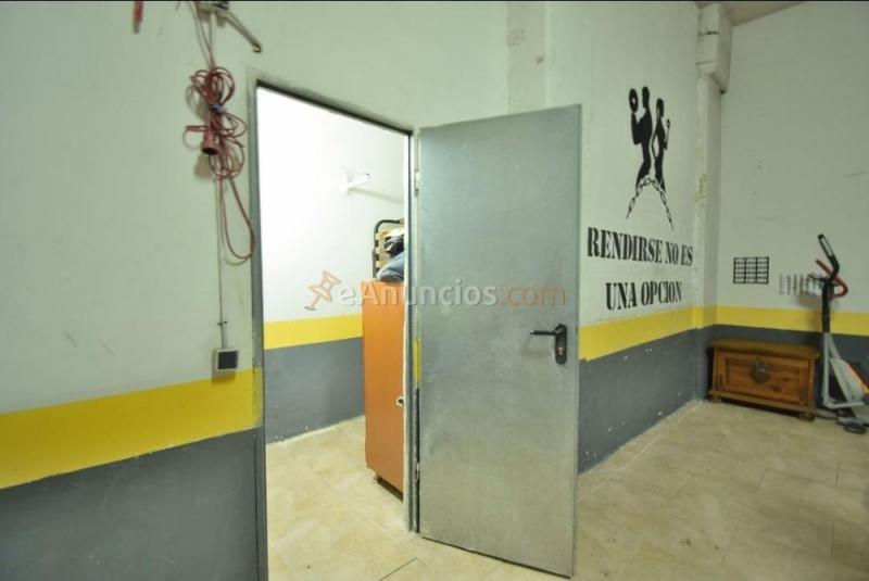 Venta de plaza de garaje cerrada para 3 coches