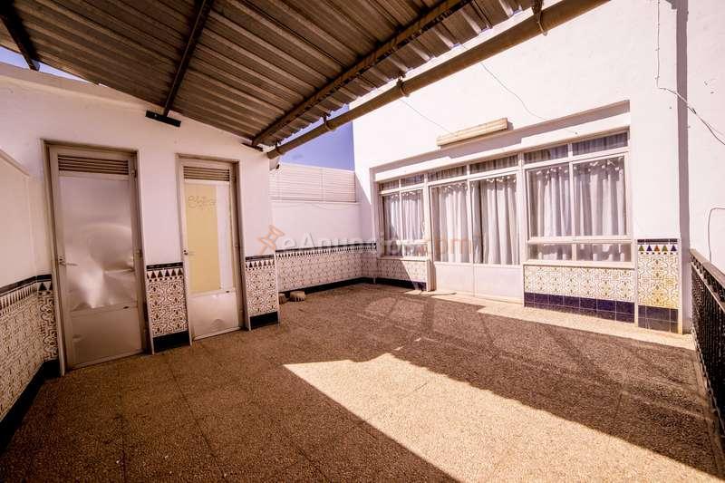 Local comercial, bien acondicionado.