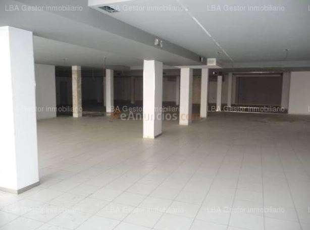 Amplio local comercial.