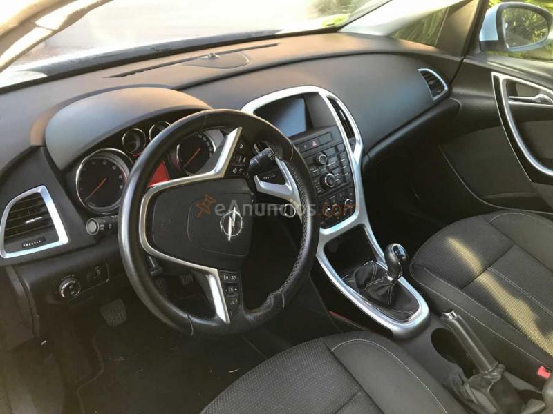 Opel Astra Sedan ESSENCE 