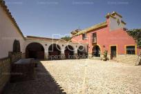 Venta de finca  con edificación de 1.300m2 construidos y 62.945 m2 de terreno.