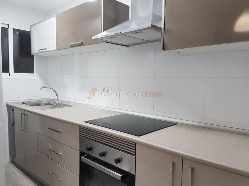 Apartamento en venta en Calle Pintor Pedro Camacho, Virgen del Remedio-Juan Xxiii, Alicante  Alacant