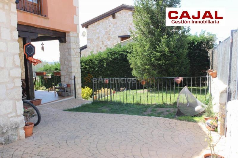 Adosado en venta en  Grajera