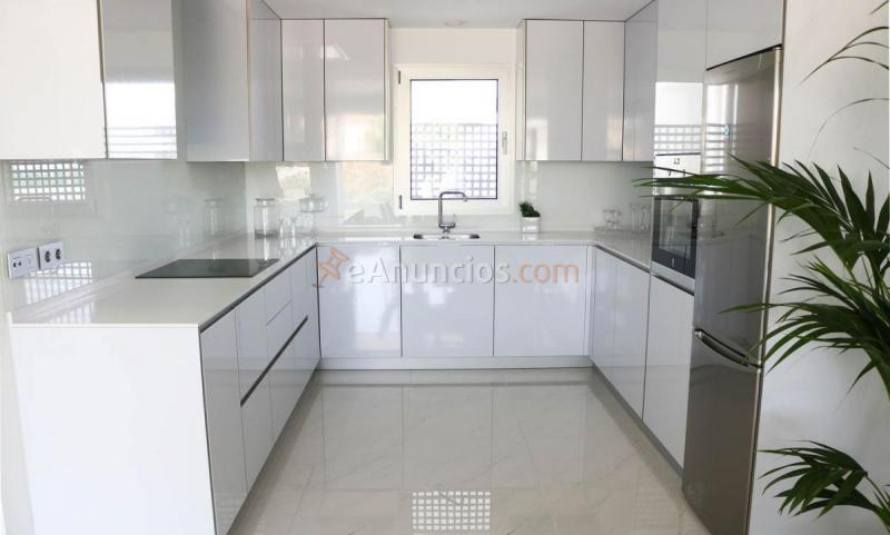 Apartamento en venta en Avenida de Bel-Air, Estepona, Benamara-Atalaya, Estepona
