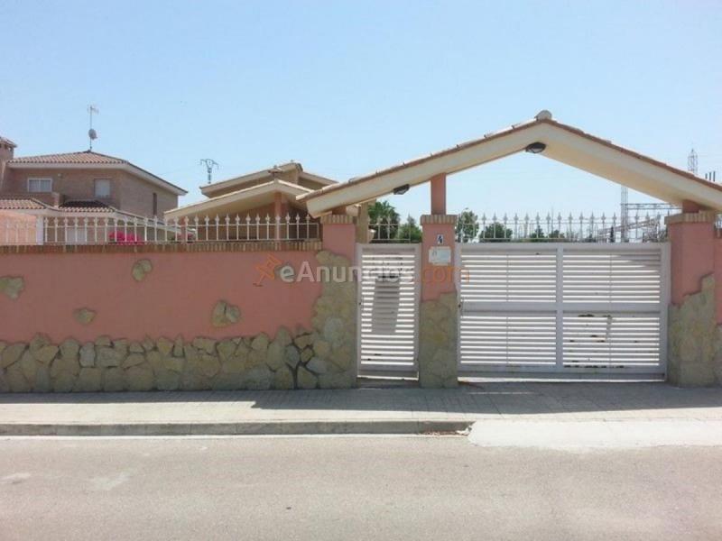 Adosado en venta en  Entrepinos, L'Eliana