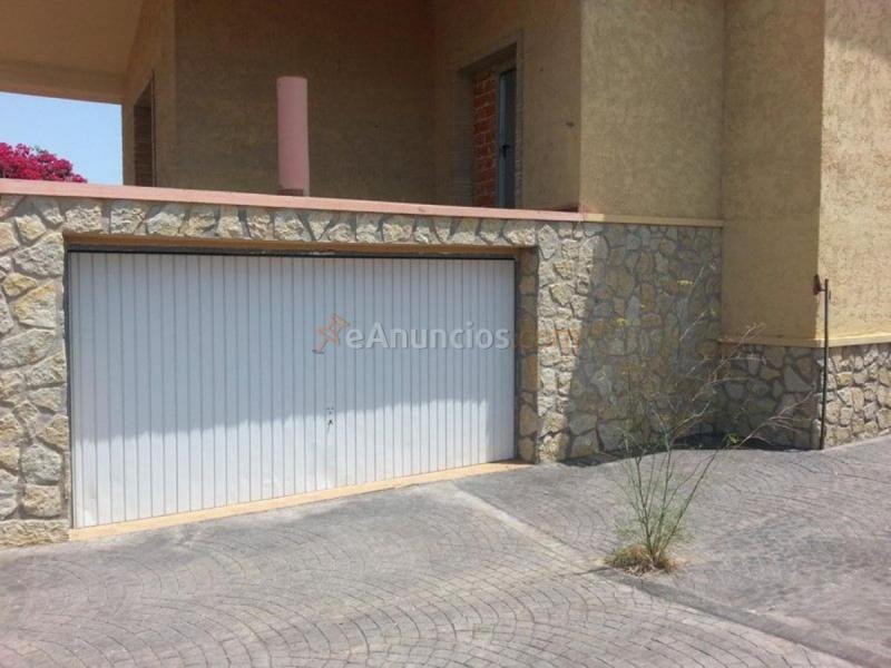Adosado en venta en  Entrepinos, L'Eliana