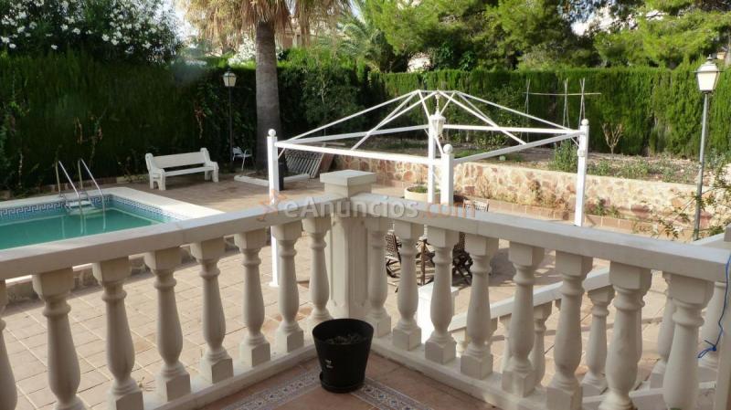 Adosado en venta en  Entrepinos, L'Eliana