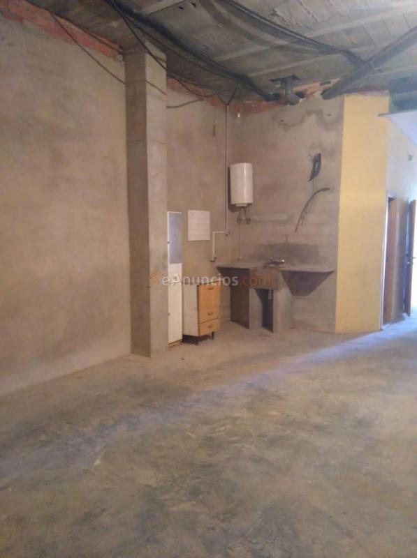 Local Comercial en venta en  Núcleo Urbano, La Pobla de Vallbona