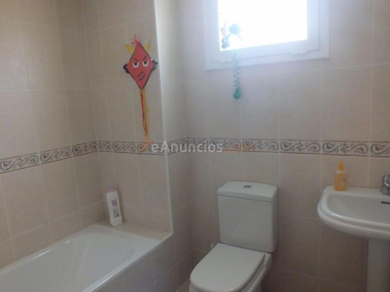 Casa en venta en Calle Azucena, Villamuriel de Cerrato