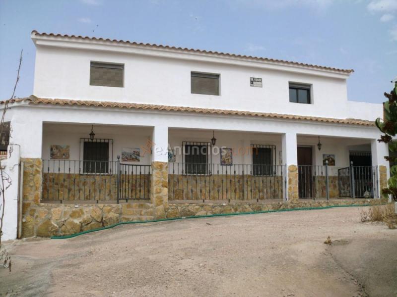 Adosado en venta en  Calle Fuente, Requena