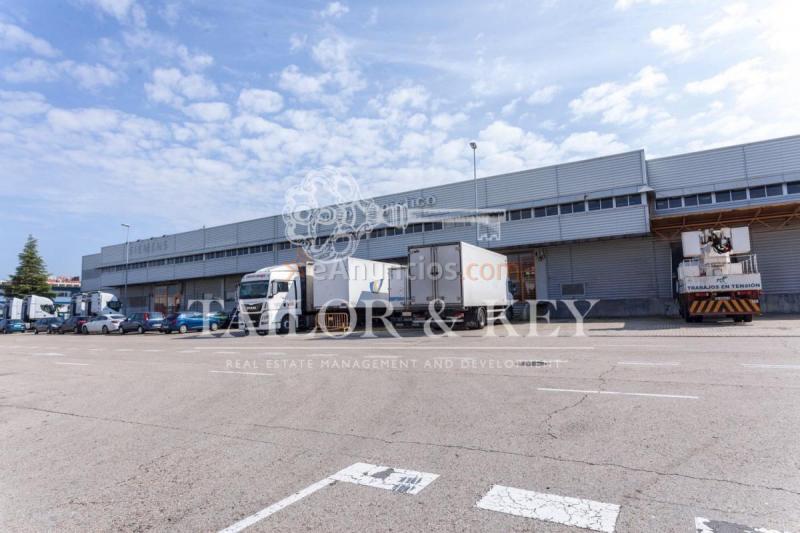 Edificio en alquiler en Calle Eje 2, Villa de Vallecas, Madrid