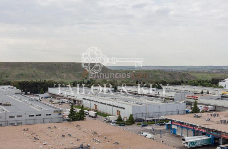 Edificio en alquiler en Calle Eje 6, Villa de Vallecas, Madrid