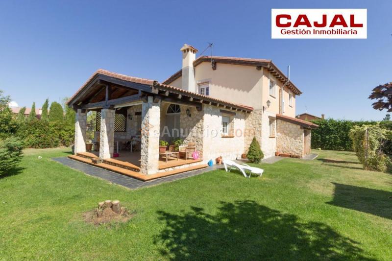 Adosado en venta en  Riaza