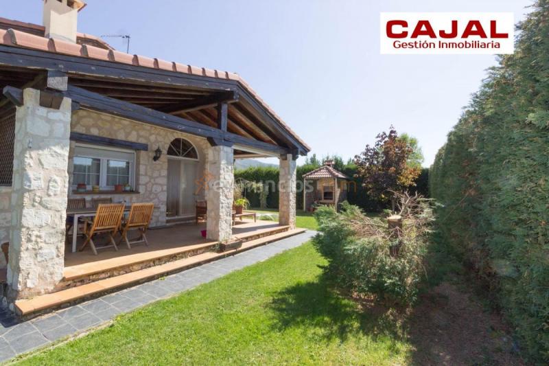 Adosado en venta en  Riaza