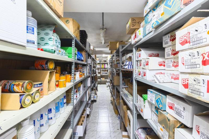 Local Comercial en venta en  Puentelarra, Villa de Vallecas, Madrid