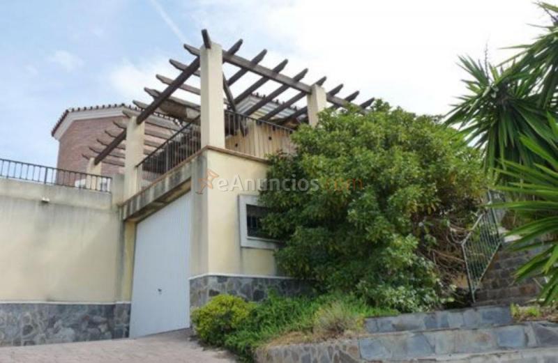 Adosado en venta en  Alcaucín