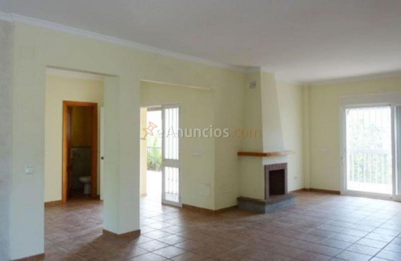 Adosado en venta en  Alcaucín